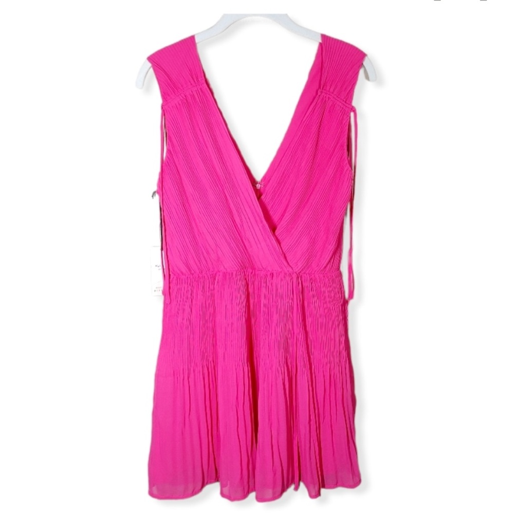 Pink Ali & Jay size medium crinkle dress